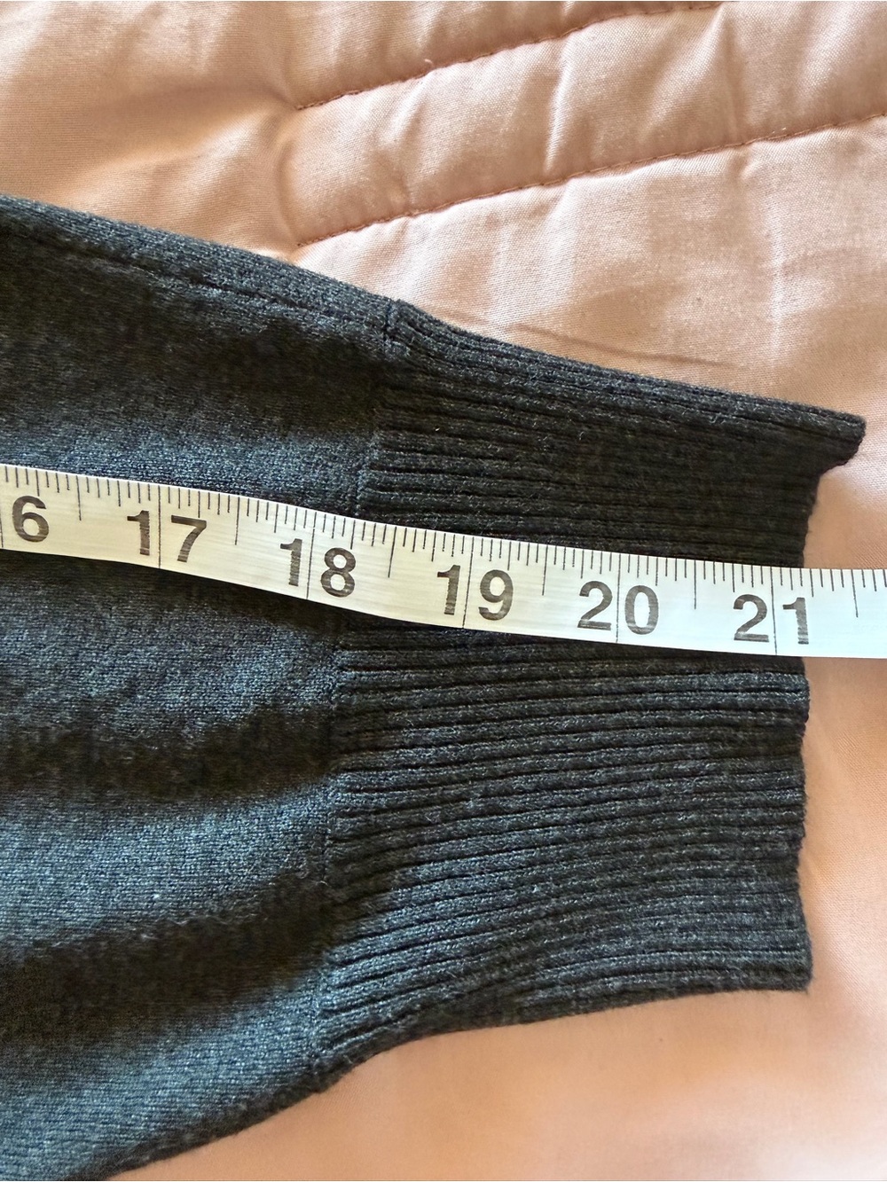 Cable & Gauge Woman Charcoal Gray Embellished Shoulder Sweater EUC 1X - Picture 14 of 14